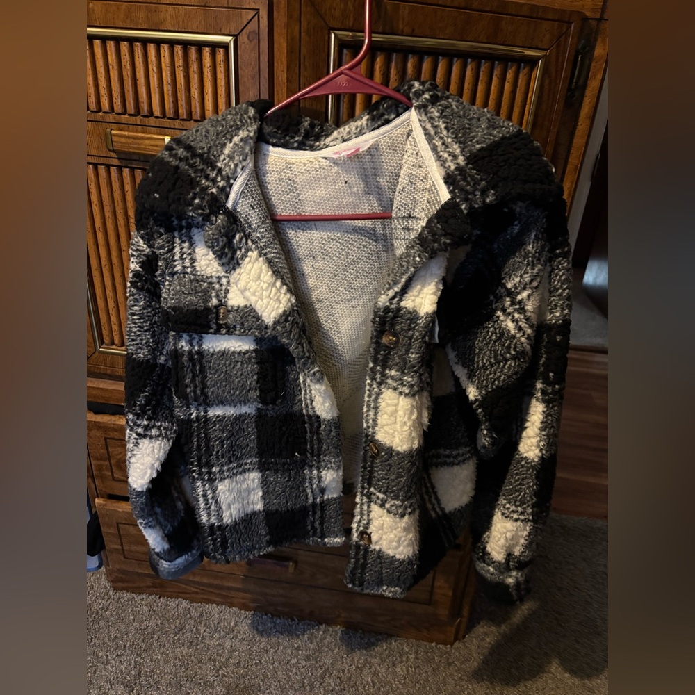 Cute black and white coat! Size s